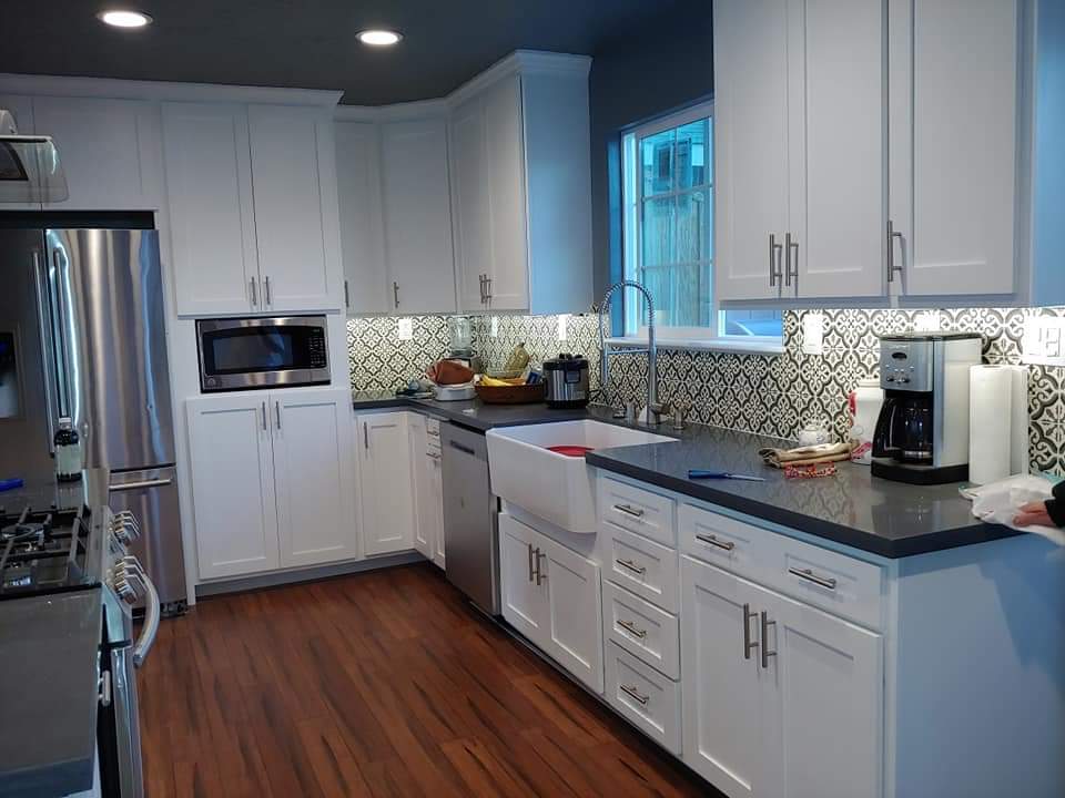 Farmhouse Sink Kitchen — Patterned Tile Backsplash